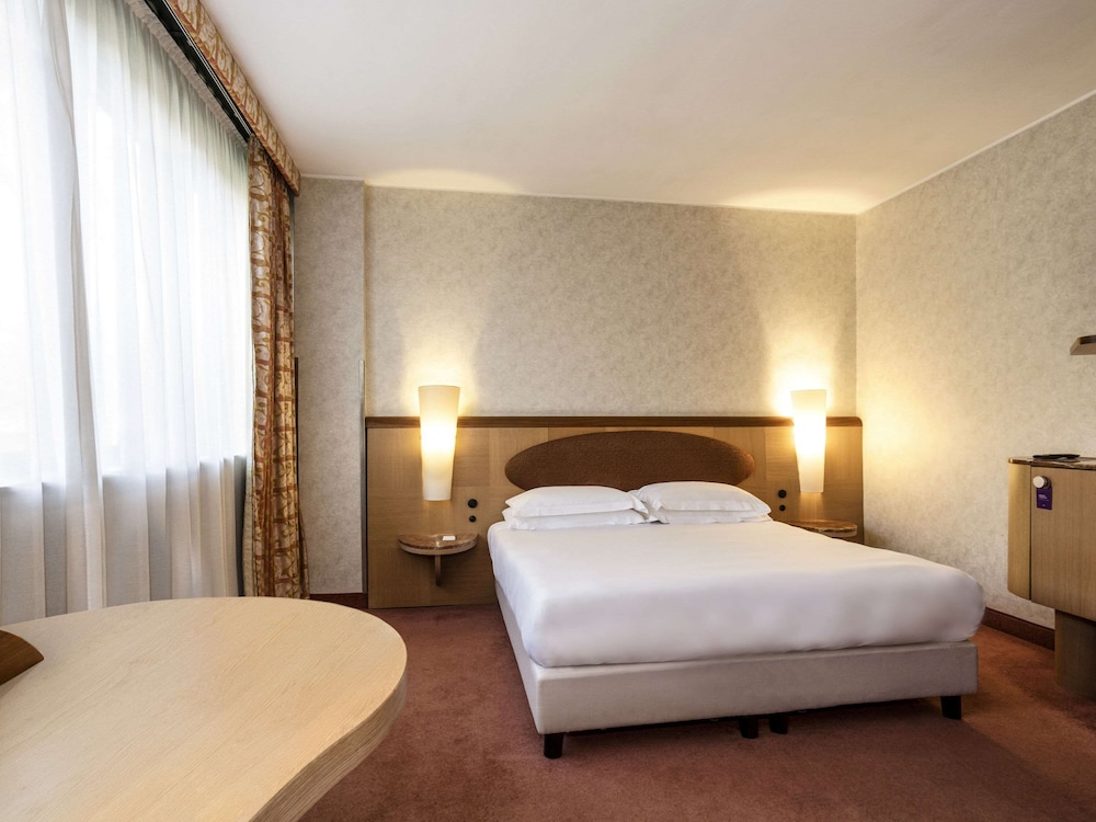 Mercure Roma West 21