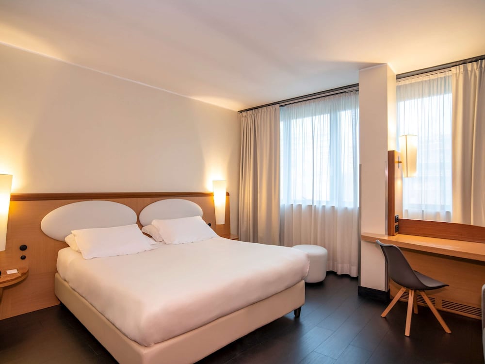 Mercure Roma West 22