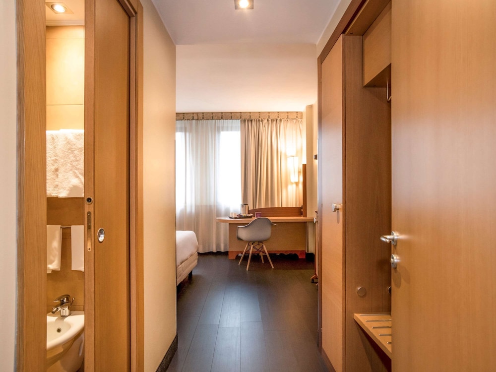 Mercure Roma West 15