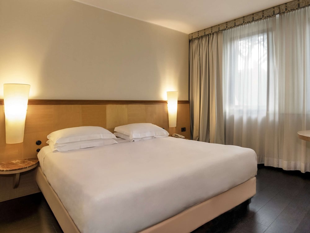 Mercure Roma West 18
