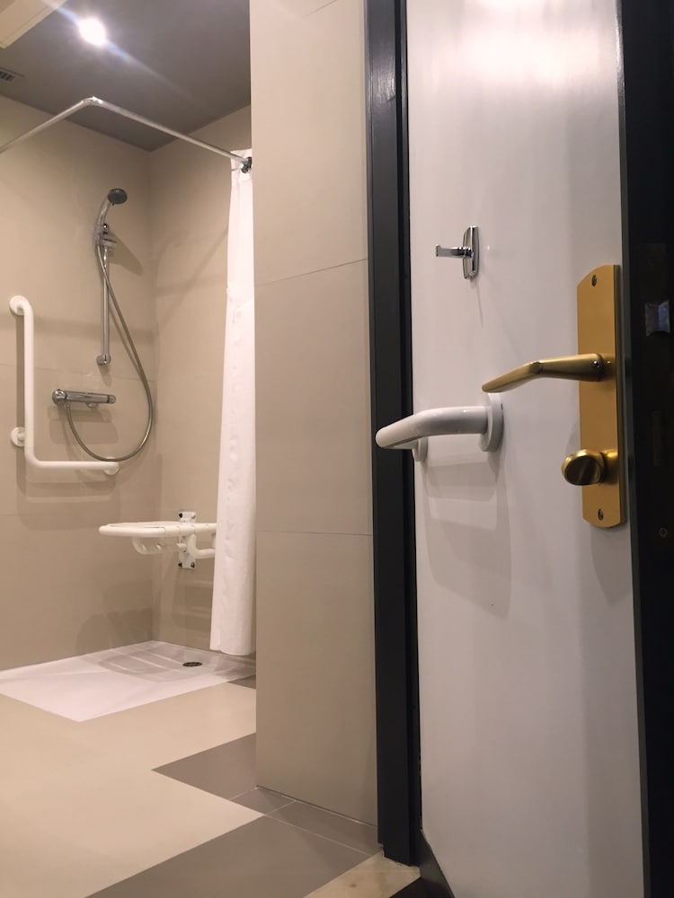 Holiday Inn Rome Eur Parco dei Medici 15