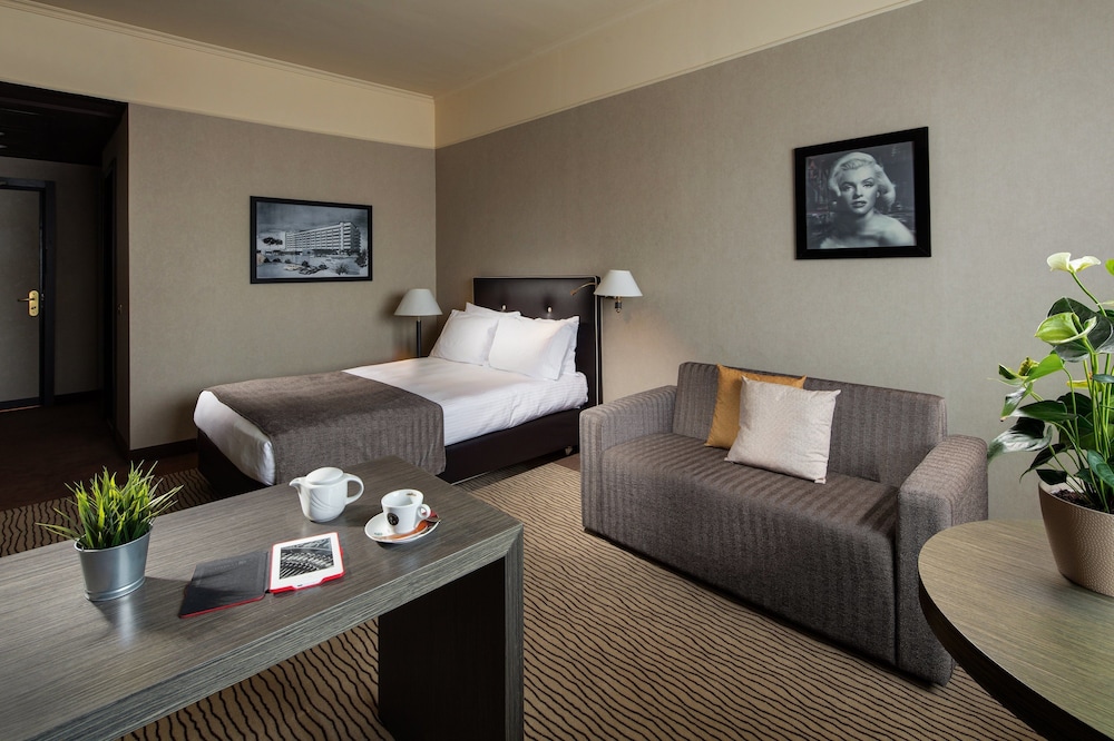 Holiday Inn Rome Eur Parco dei Medici 9