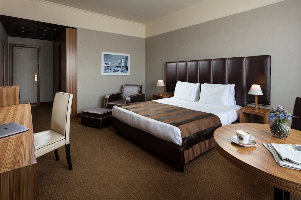 Holiday Inn Rome Eur Parco dei Medici 5