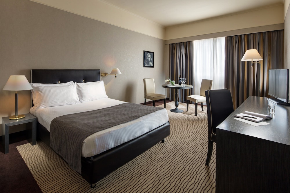 Holiday Inn Rome Eur Parco dei Medici 8