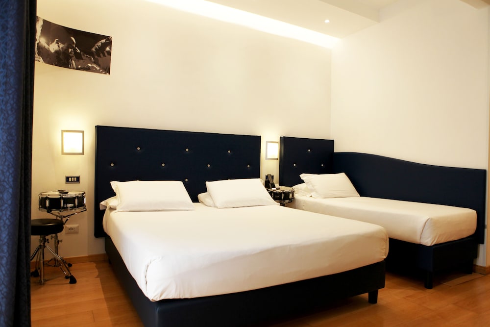 Hotel Franklin Feel The Sound 11