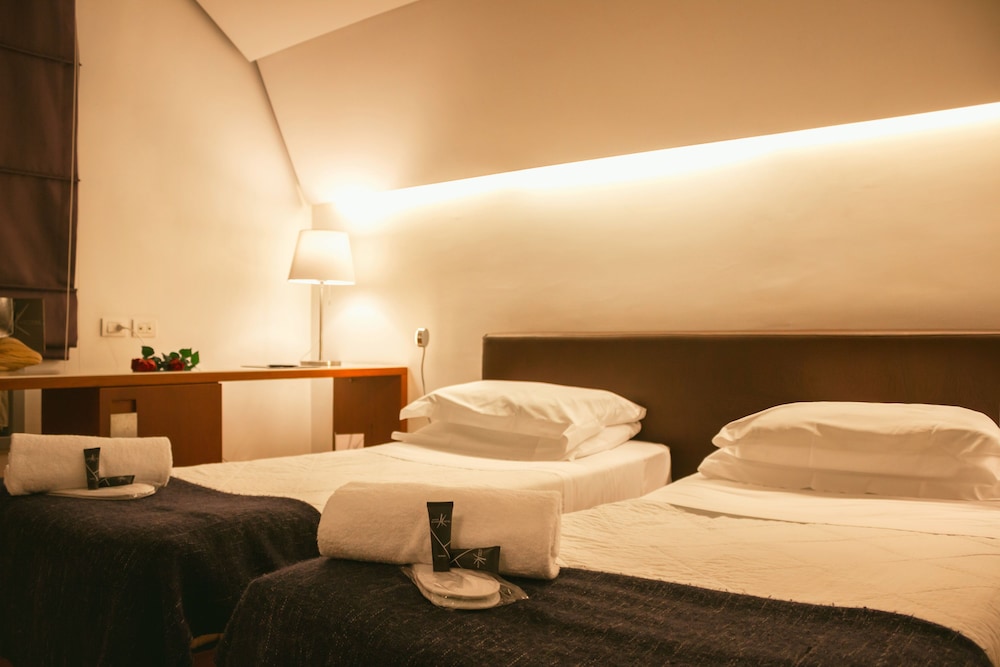 Black Hotel 6