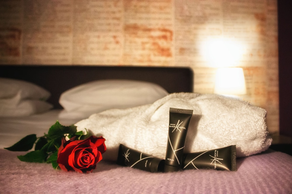 Black Hotel 7