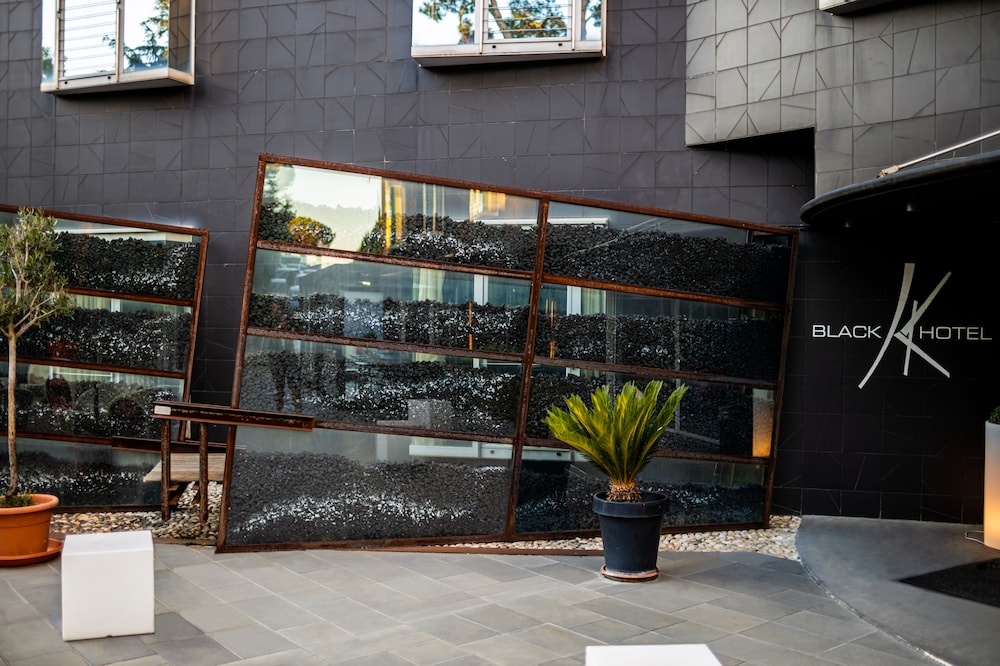 Black Hotel 21