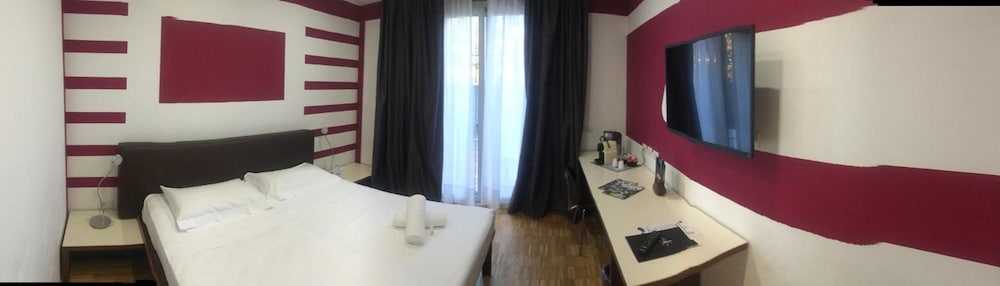Black Hotel 15