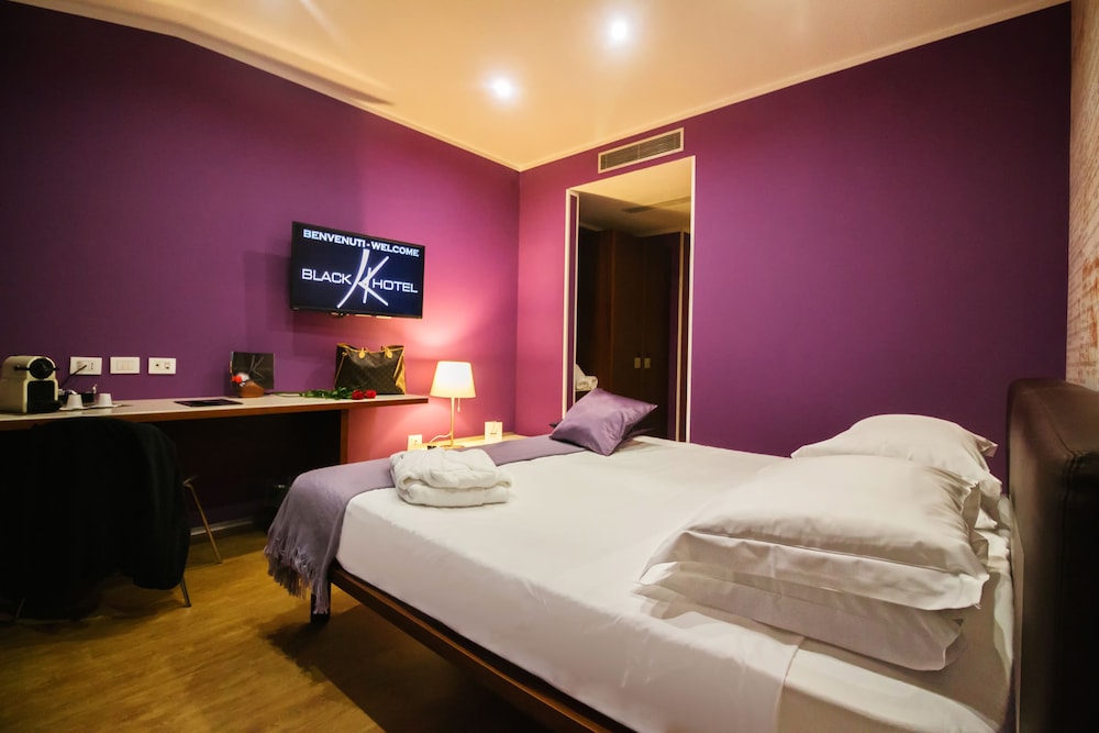 Black Hotel 10