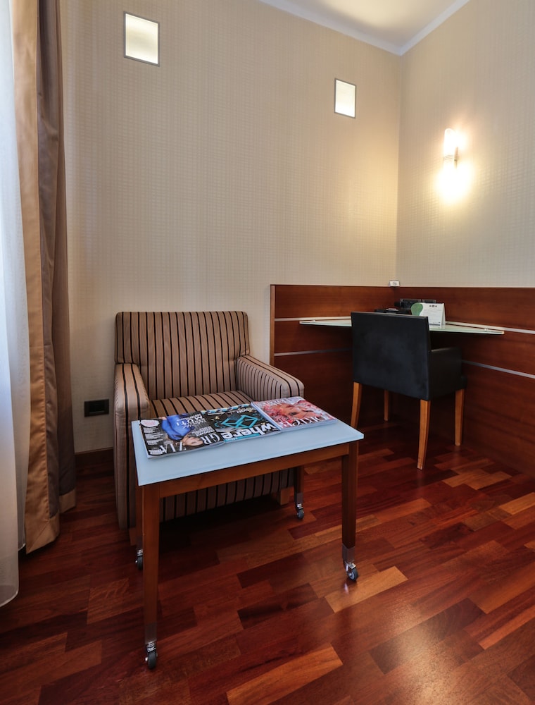 Best Western Hotel Madison 12