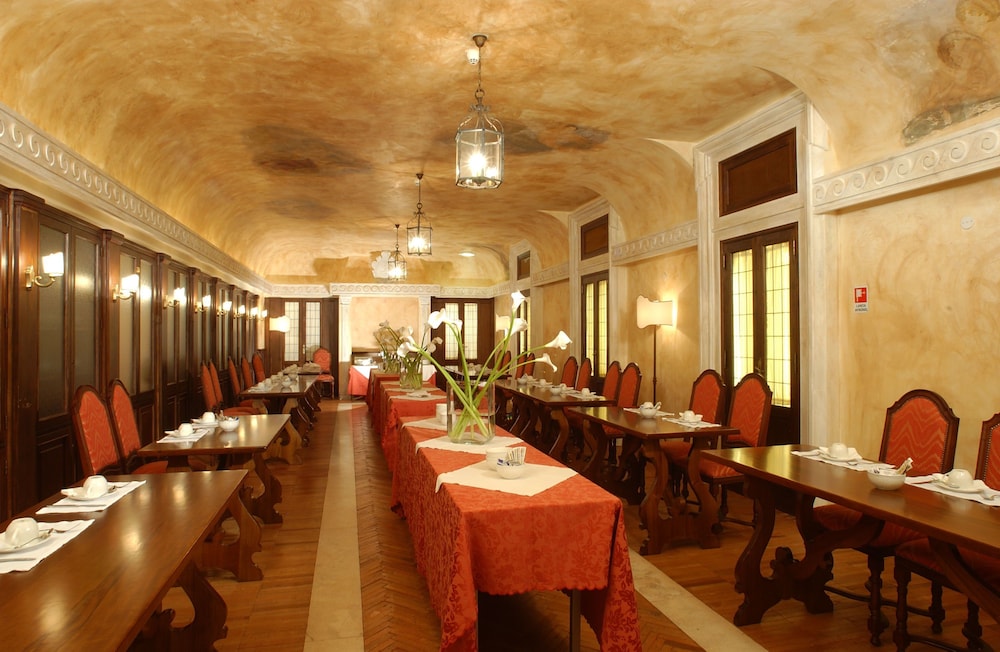 Palazzo Cardinal Cesi 18