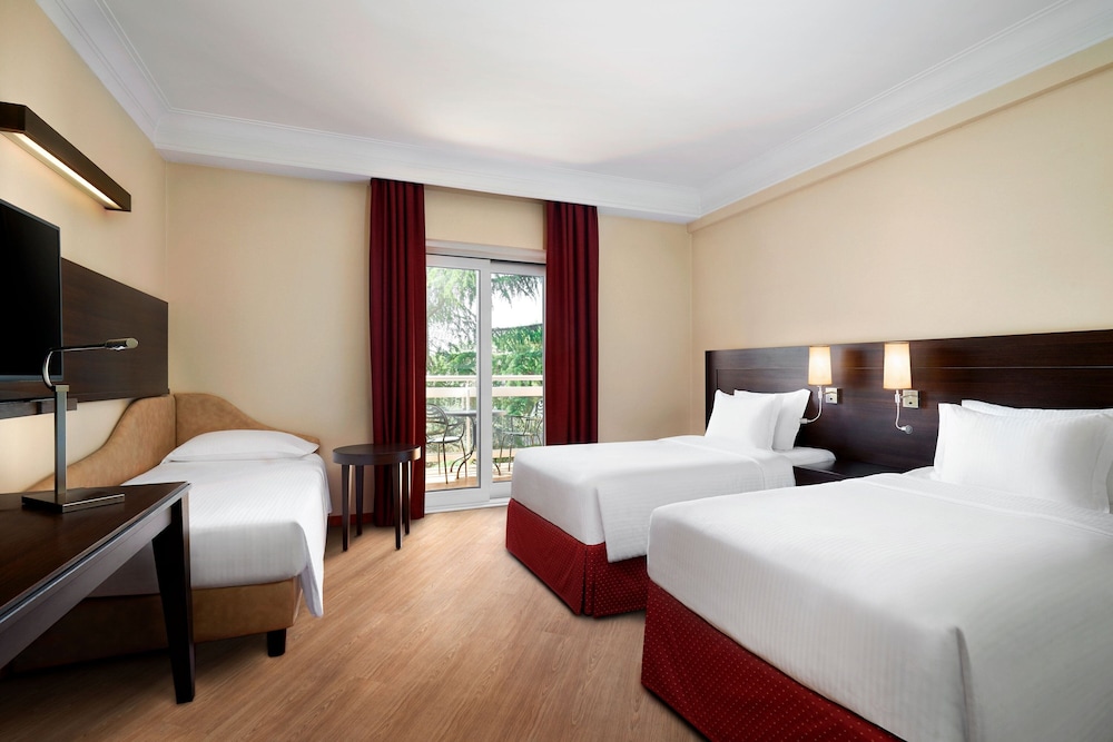 Courtyard by Marriott Rome Central Park Hotel 11