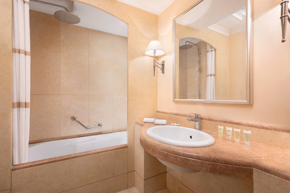 Courtyard by Marriott Rome Central Park Hotel 13