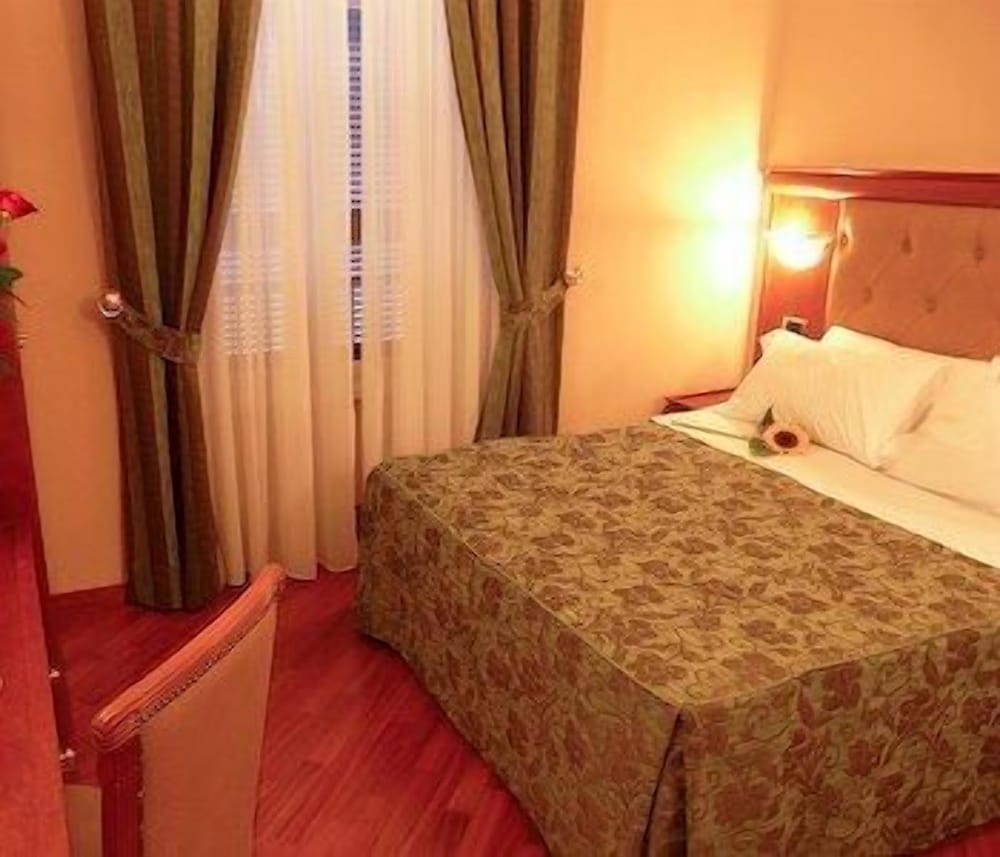 Hotel Serena Roma 12