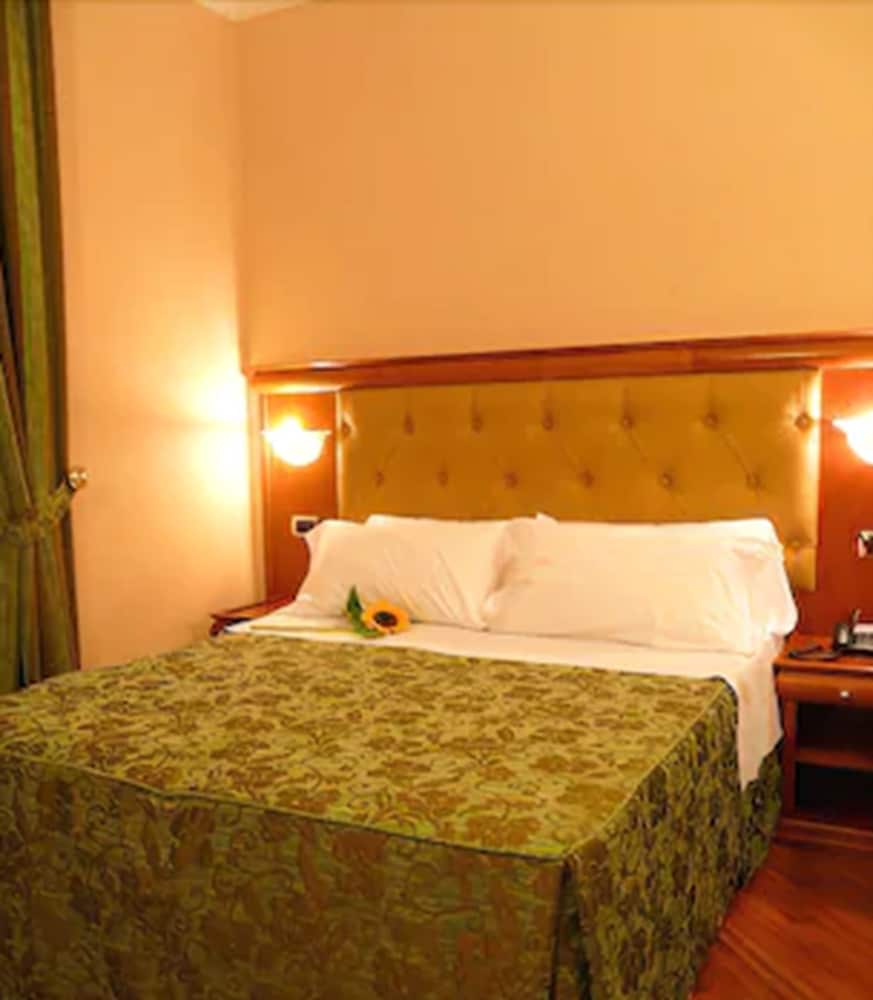 Hotel Serena Roma 18