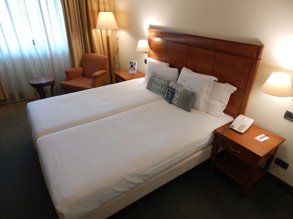 Mercure Rome Leonardo da Vinci Airport 11