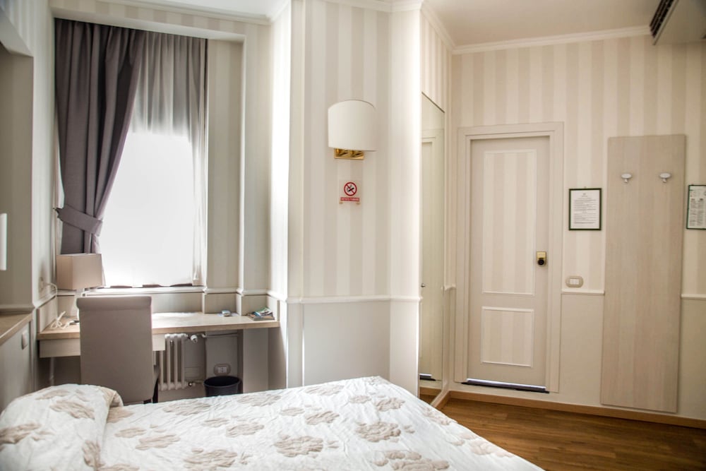 Hotel Flora 13