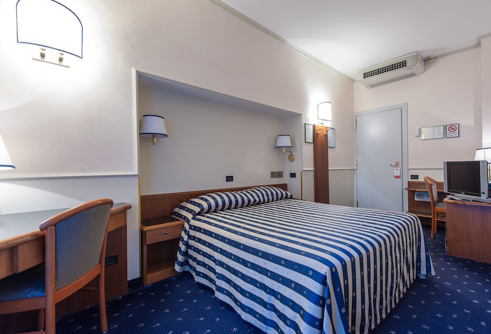 Hotel Flora 9
