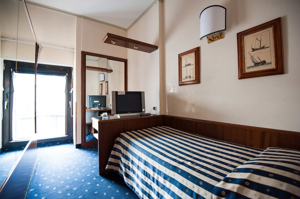 Hotel Flora 7