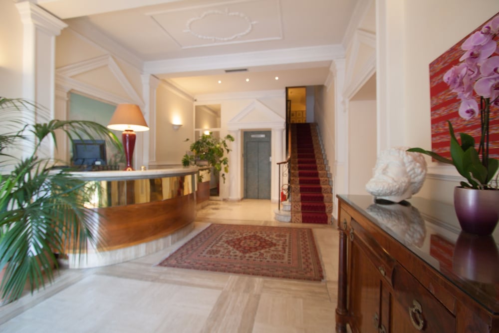 Laurentia 8