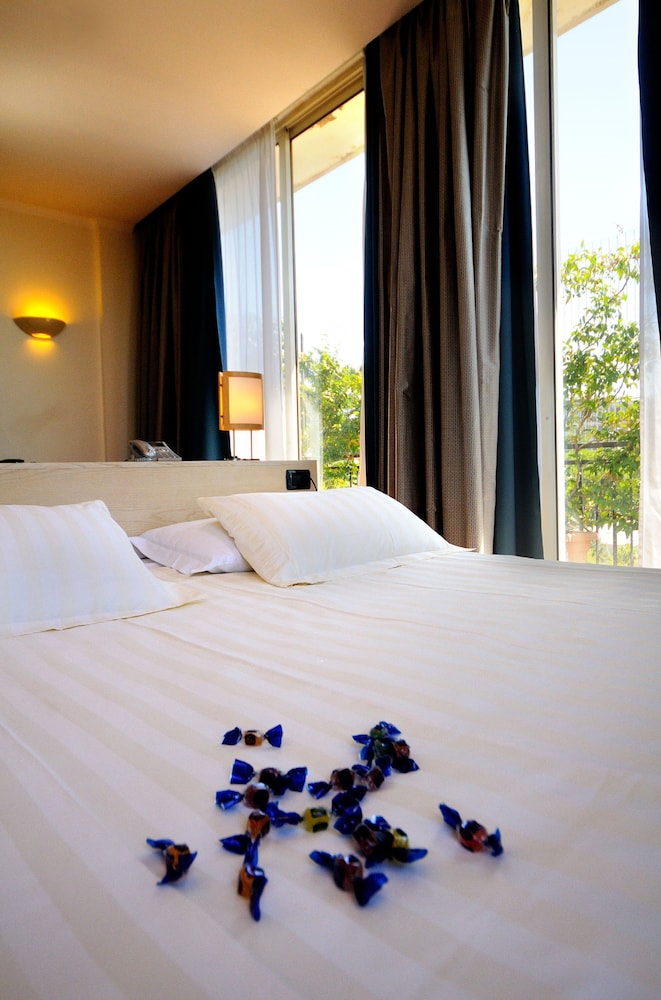 Best Western Globus Hotel 18