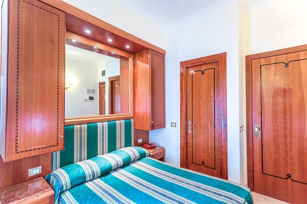 Hotel Lux 8