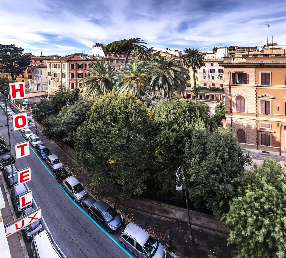 Hotel Lux 1