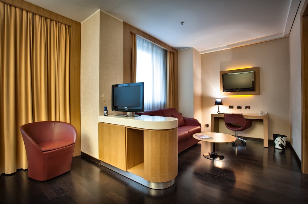 Crowne Plaza Milan City 12