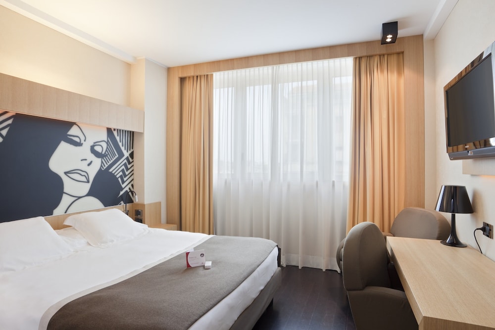 Crowne Plaza Milan City 8