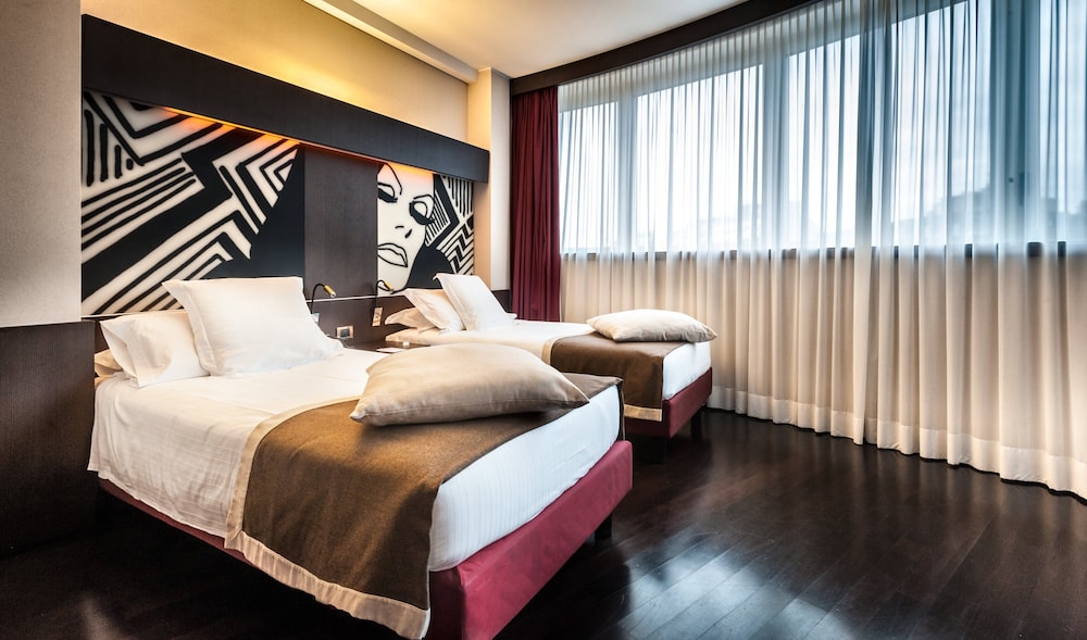 Crowne Plaza Milan City 10