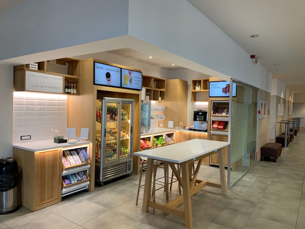 Hilton Garden Inn Rome Airport 13
