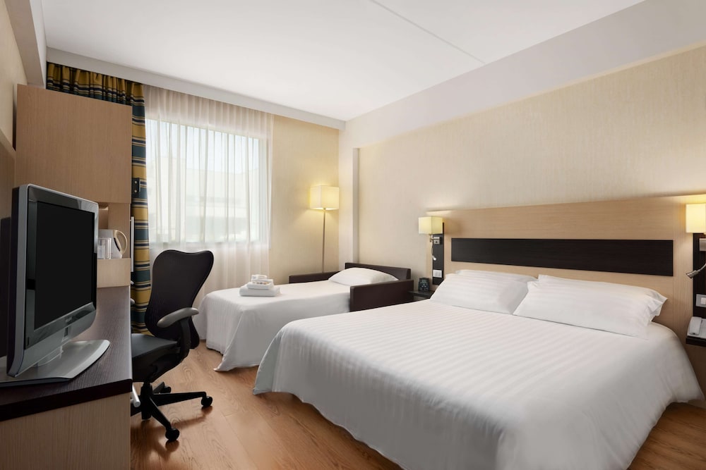 Hilton Garden Inn Rome Airport 8