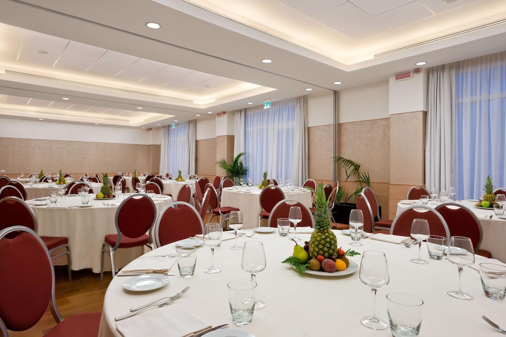 Hilton Garden Inn Rome Airport 22