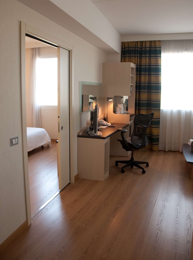 Hilton Garden Inn Rome Airport 7
