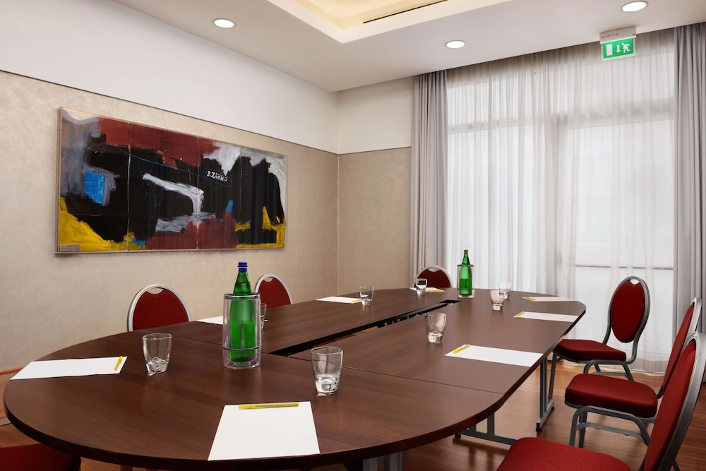 Hilton Garden Inn Rome Airport 23