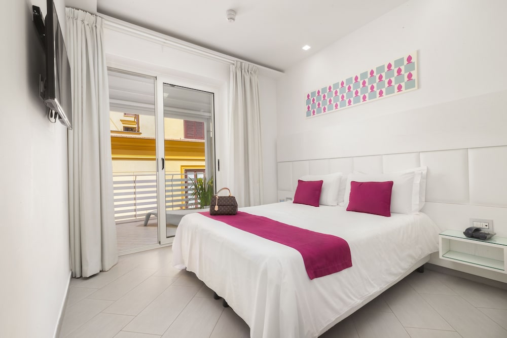 Tasso Suites 12