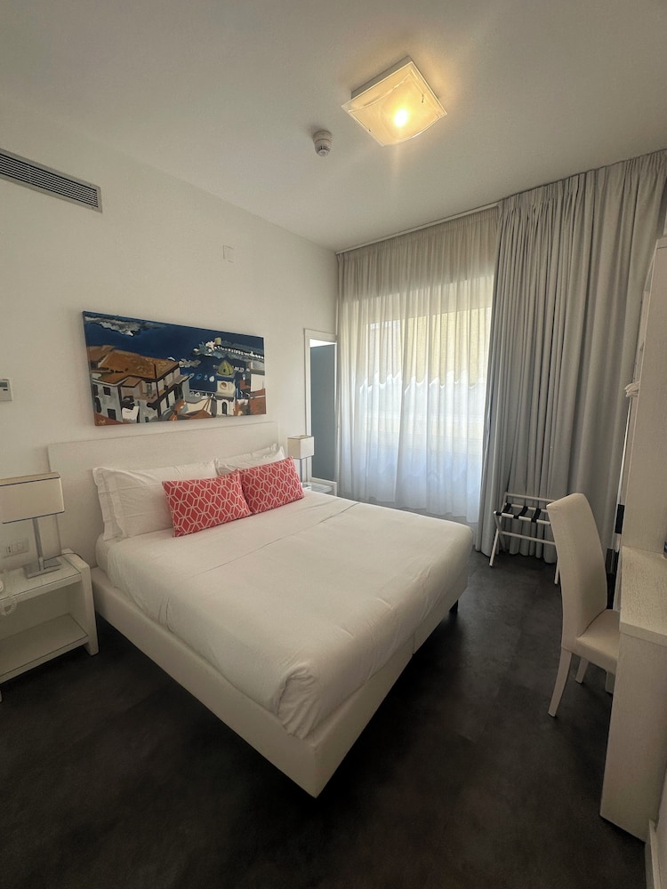 Tasso Suites 18