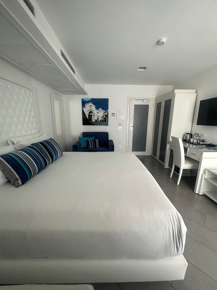 Tasso Suites 20
