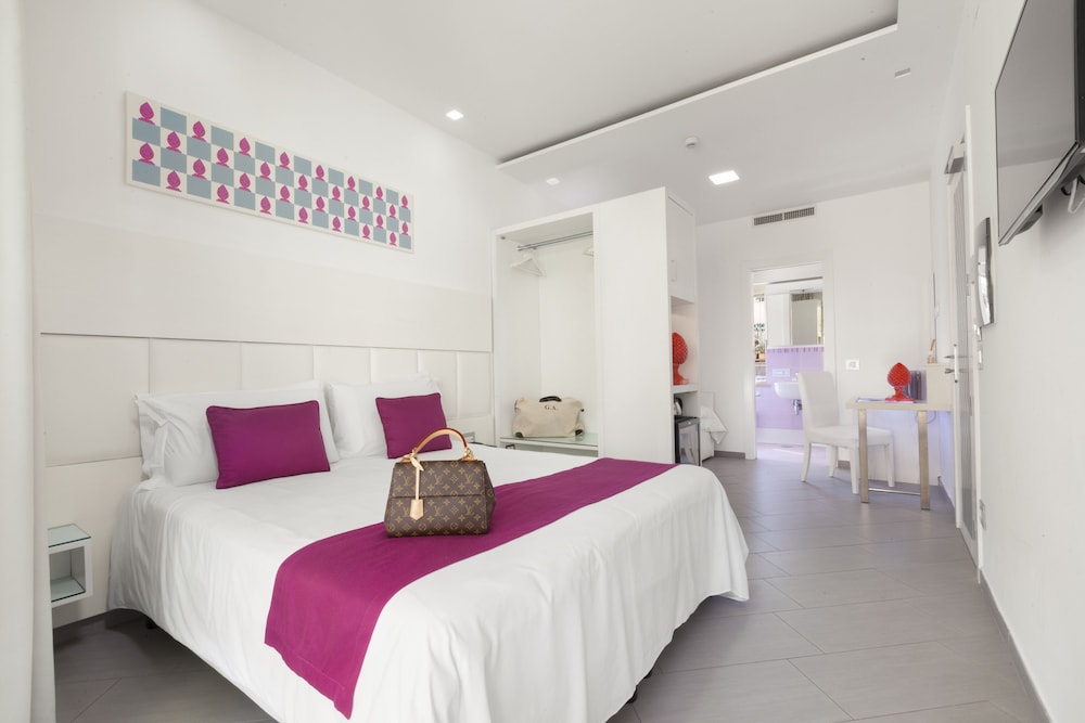 Tasso Suites 13