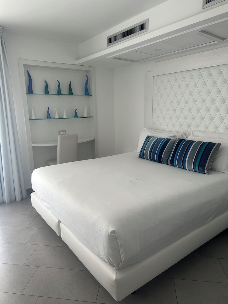Tasso Suites 19