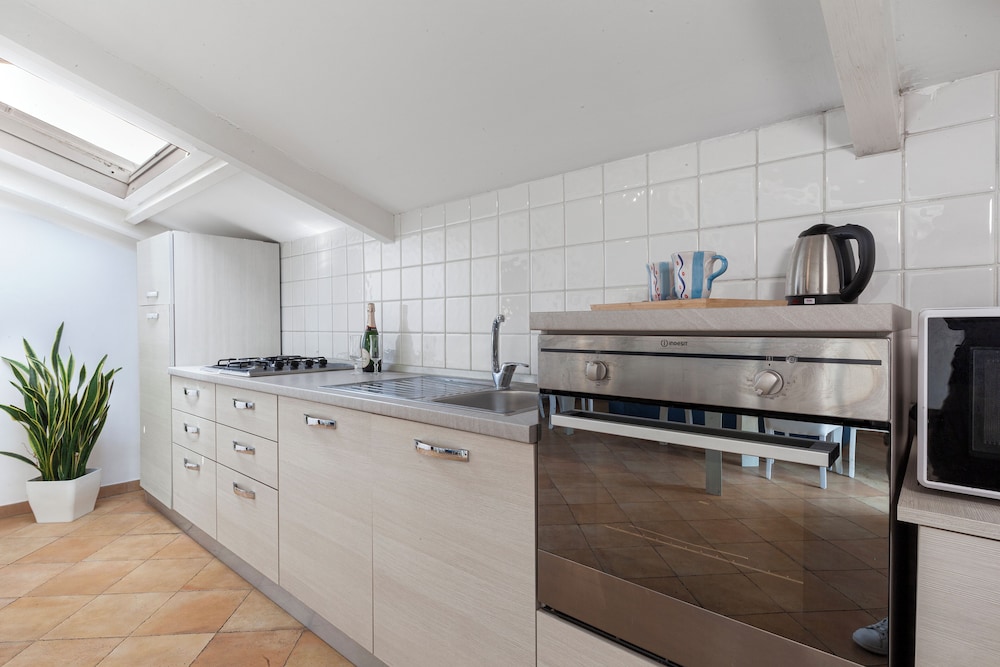Tasso Suites 23