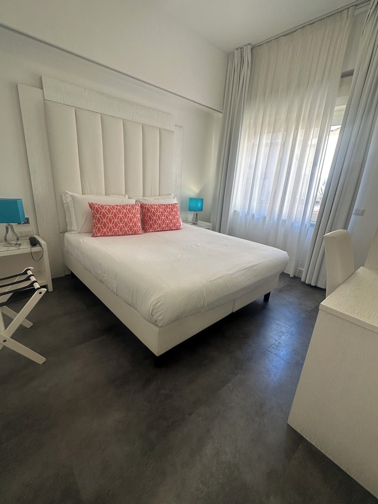 Tasso Suites 17