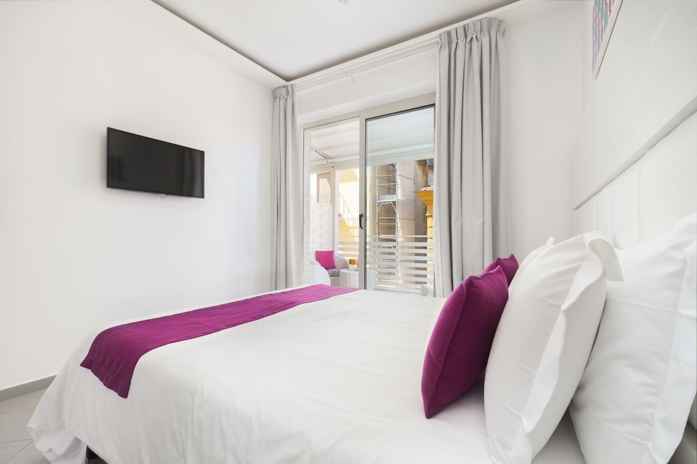 Tasso Suites 11
