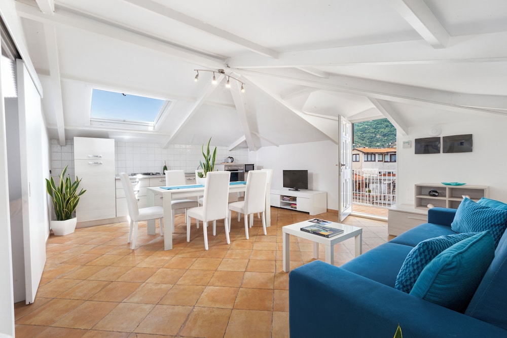 Tasso Suites 22