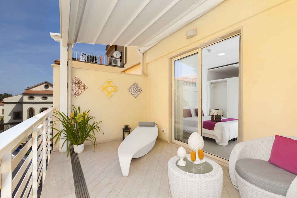 Tasso Suites 1