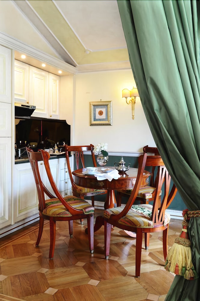 Petit Palais Hotel de Charme 6