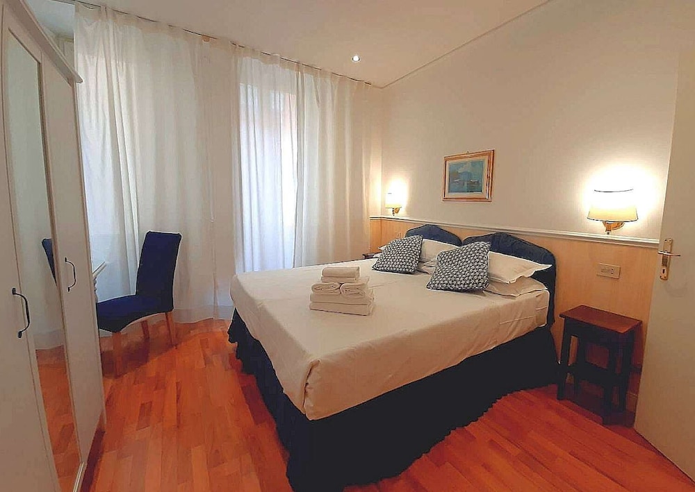 Hotel Porta Pia 8