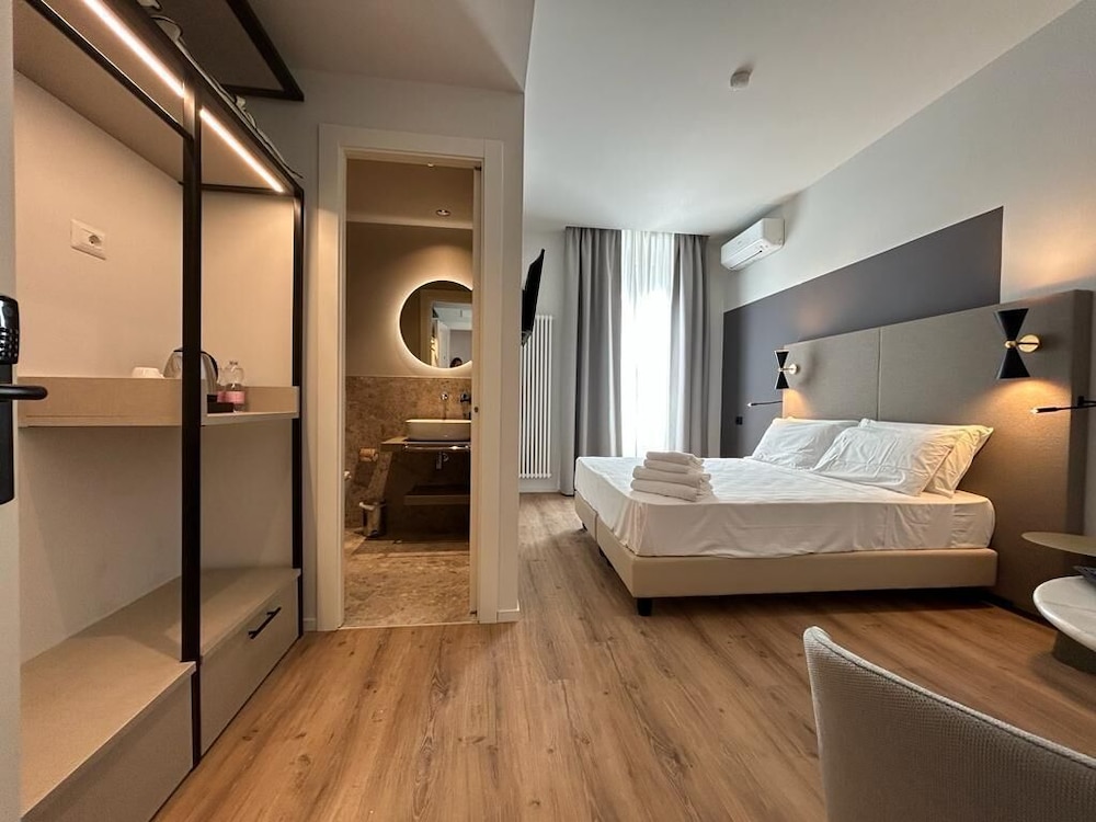 Hotel Porta Pia 23