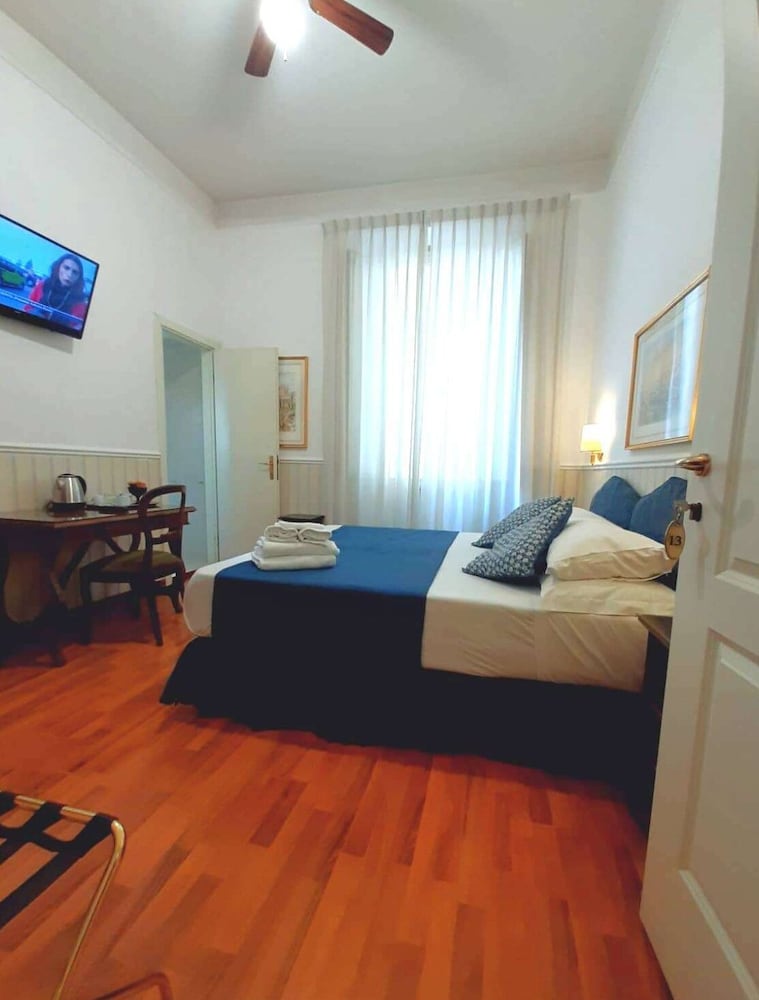 Hotel Porta Pia 9